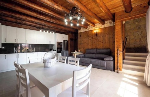 Borrastre Apartment | Apartment 'Bachella' with Mountain View, Private Terrace and Wi-Fi
