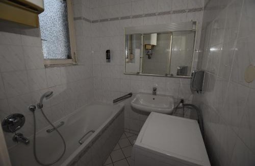 Seelberg Apartment | Family-Friendly Apartment Bad Canstatt - Comfortable Stay Awaits