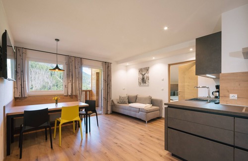 Luson Apartment | Mountain View Apartment with Balcony & Spa Amenities