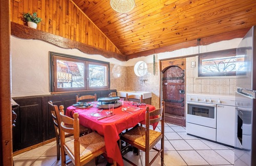 Albiez-le-Vieux Apartment | Cozy Apartment 'Petit Balcon' with Mountain Views & Spa