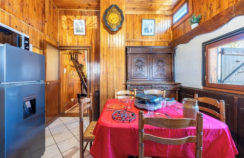 Albiez-le-Vieux Apartment | Cozy Apartment 'Petit Balcon' with Mountain Views & Spa