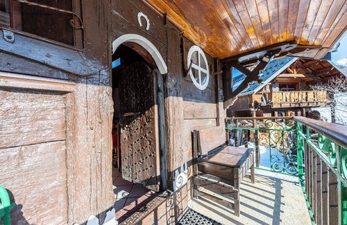 Albiez-le-Vieux Apartment | Cozy Apartment 'Petit Balcon' with Mountain Views & Spa
