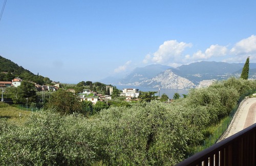 Malcesine Apartment | Inviting Apartment with Balcony, Pool & Spa Amenities