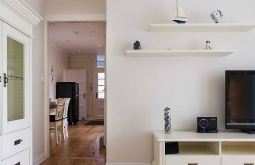 Warnemuende Apartment | Coastal Retreat: Apartment Baltic Sea Beach - 9.8 Rated Stay