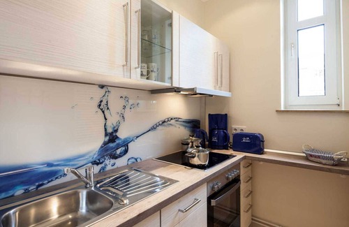 Warnemuende Apartment | Coastal Retreat: Apartment Baltic Sea Beach - 9.8 Rated Stay