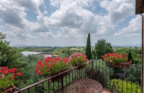 Poggi del Sasso Apartment | Exceptional Apartment Bandiera with Pool & Pet-Friendly Options