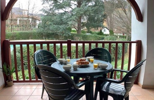 Uhart-Cize Apartment | Cozy Apartment in Basque Country, Saint Jean Pied de Port