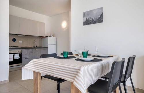 Malcesine Apartment | Experience Oceanfront Bliss at Appartamento Bassinel