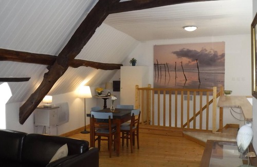Saint-Broladre Apartment | Cozy Apartment by Mont-Saint-Michel with Ocean View