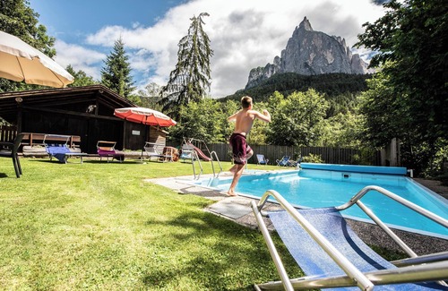 Siusi Apartment | Mountain View Apartment "Bergfrieden 2 B" with Pool & Garden