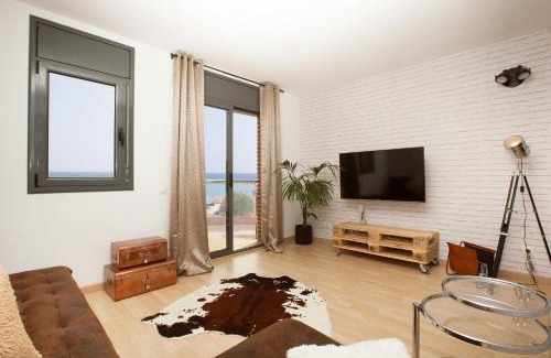 Canet de Mar Apartment | Oceanfront Apartment Beach Front Canet - Rated 9.7/10