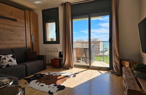 Canet de Mar Apartment | Oceanfront Apartment Beach Front Canet - Rated 9.7/10