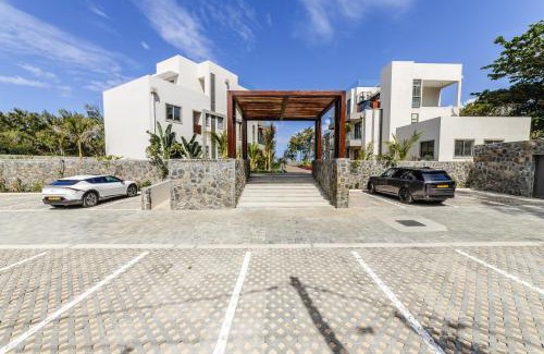 Poste Lafayette Apartment | Beachfront Ocean Terraces: Guest Rated 9.4 with Pool Access