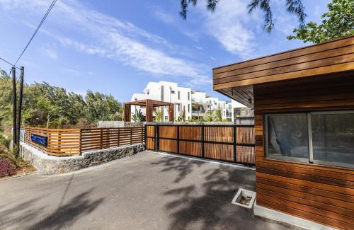 Poste Lafayette Apartment | Beachfront Ocean Terraces: Guest Rated 9.4 with Pool Access