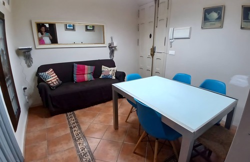 San Gil Apartment | Apartment 'Becquer 21' with Wi-Fi and Air Conditioning
