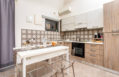 Old Town Apartment | Apartment 'Bed-da Catania' with Balcony, Wi-Fi and Air Conditioning