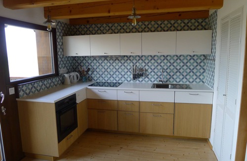 Vsen Apartment | Inviting Apartment Bellevue: Family-Friendly with Pool & Breakfast