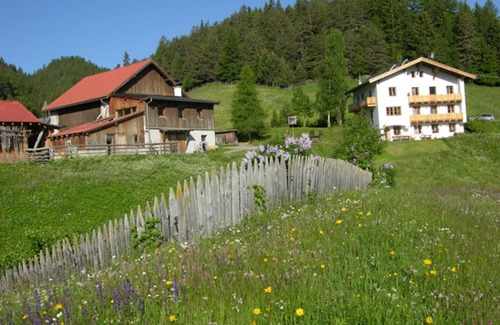 Nauders Apartment | Pet-Friendly Apartment Bergkastel 4-5 at Tiefhof Farm