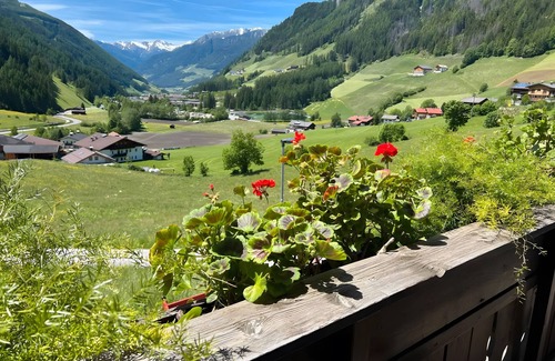San Giacomo Apartment | Apartment 'Bergkristall 2' with Mountain View, Shared Garden and Wi-Fi