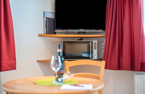 Todtnauberg Apartment | Apartment 'Bergsonne' with Mountain View, Shared Terrace and Wi-Fi
