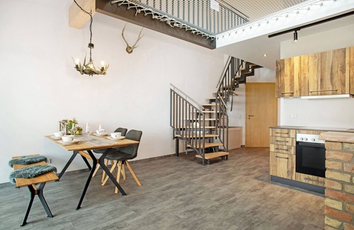 Waggershausen Apartment | Unforgettable Stay at Bergtraum Hof Schütterle with Lake View