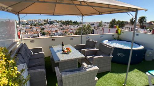Ferragudo Apartment | Modern Apartment Beta with Rooftop Hot Tub and Ocean View