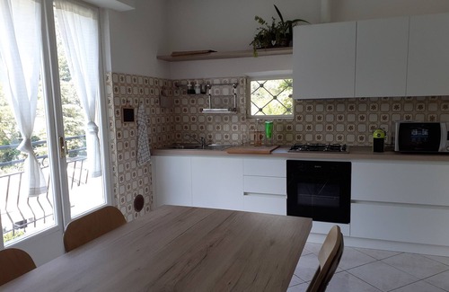 Como House | Serene Apartment Near Forest and City with Family Amenities