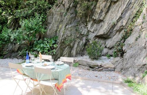 Olgiasca Apartment | Pet-Friendly Oceanfront Apartment Bilocale with Great Views