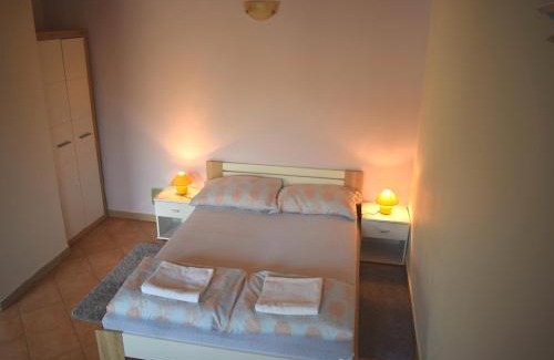 Molunat Apartment | Cozy Apartment Bini: Ocean View and Pet-Friendly Retreat