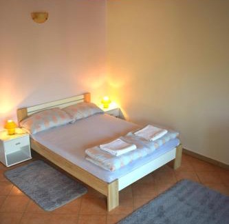 Molunat Apartment | Cozy Apartment Bini: Ocean View and Pet-Friendly Retreat