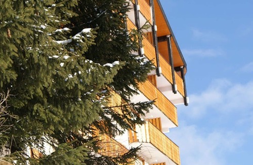 Station de Drouzin le Mont Apartment | Spacious Apartment Biot for Families with Spa and Breakfast