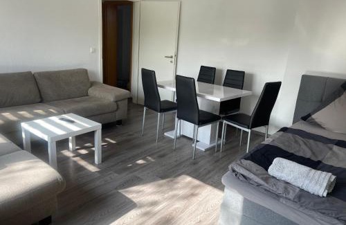 Katernberg Apartment | Budget-Friendly Apartment with 5 or 6 Single Beds