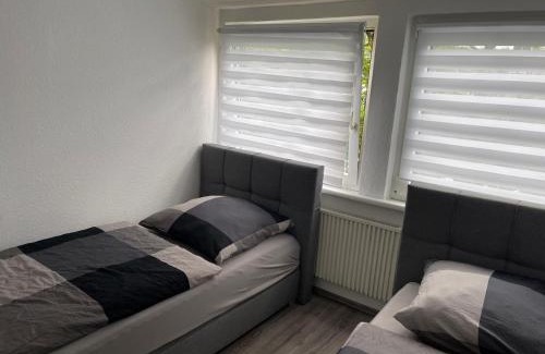 Katernberg Apartment | Budget-Friendly Apartment with 5 or 6 Single Beds