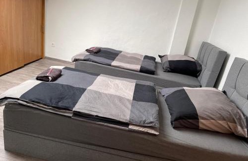 Katernberg Apartment | Budget-Friendly Apartment with 5 or 6 Single Beds