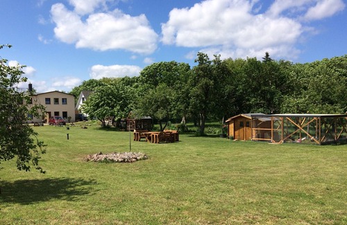 Biendorf Apartment | Family-Friendly Apartment "Blütenzauber" with Kitchen Access