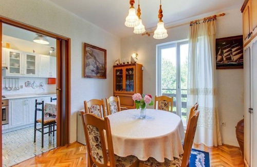 Cove Murtar Apartment | Stylish Apartment Blamax: Pet Friendly with Breakfast Included