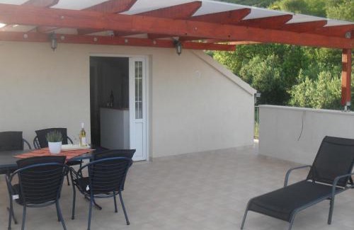 Kuciste Apartment | Top-Rated Apartment Bogoje: Pet & Child Friendly Getaway
