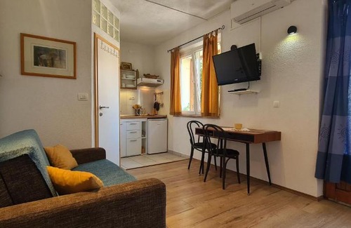 Island Hvar Apartment | Pet-Friendly Retreat at Apartment Bosiljak for Families