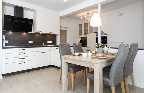 Neuharlingersiel Apartment | Cozy Ocean View Apartment "Bottom Left" - Family-Friendly Stay