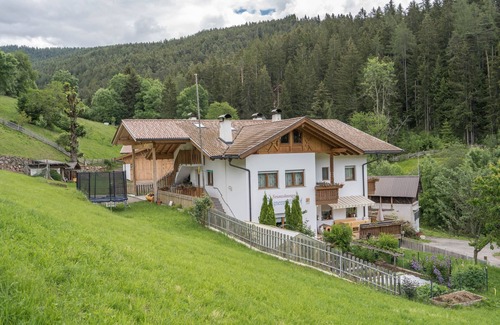 Meltina Apartment | Relaxing Apartment "Boznermüllerhof-Geranie" with Nature Views