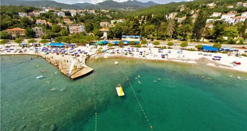 Icici Apartment | Oceanfront Apartment Branko: Family-Friendly Retreat