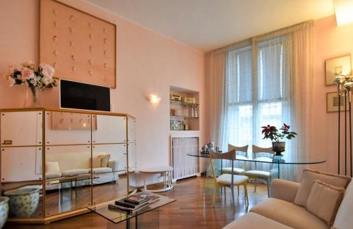 San Marco Apartment | Stylish Brera Suite Apartment: 4-Star Child-Friendly Stay