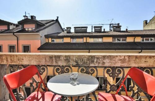 San Marco Apartment | Stylish Brera Suite Apartment: 4-Star Child-Friendly Stay