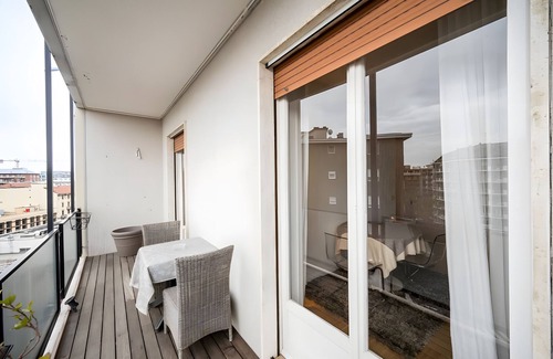 Washington Apartment | Apartment 'Bright and Peaceful Location' with Balcony, Wi-Fi and Air Conditioning