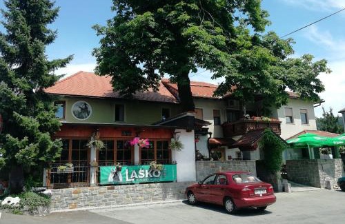 Postojna Apartment | Relax at Apartment Brne: Pet-Friendly with Hot Tub & More