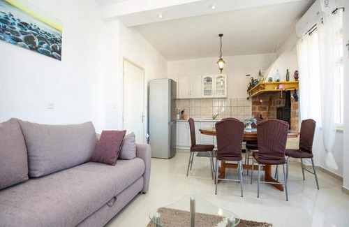 Brbinj Apartment | Discover Cozy Apartment Brunac with Family-Friendly Amenities