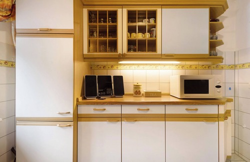 Kirchenlamitz Apartment | Cozy Apartment "Buchhaus Vier" with Terrace & Wi-Fi