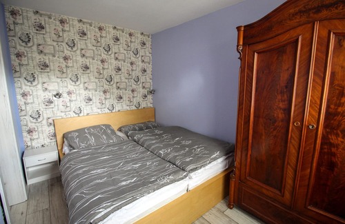 Joachimsthal Apartment | Cozy 'Bungalow Rot M1' Apartment with Private Terrace & Views