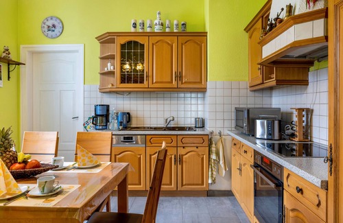 Plaue Apartment | Scenic "Burgblick" Apartment with Mountain View & Wi-Fi