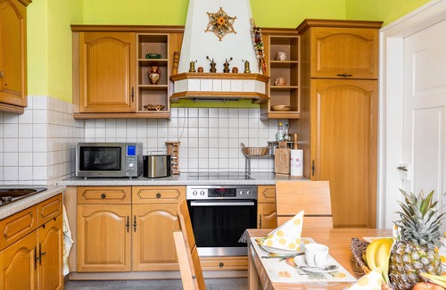 Plaue Apartment | Scenic "Burgblick" Apartment with Mountain View & Wi-Fi